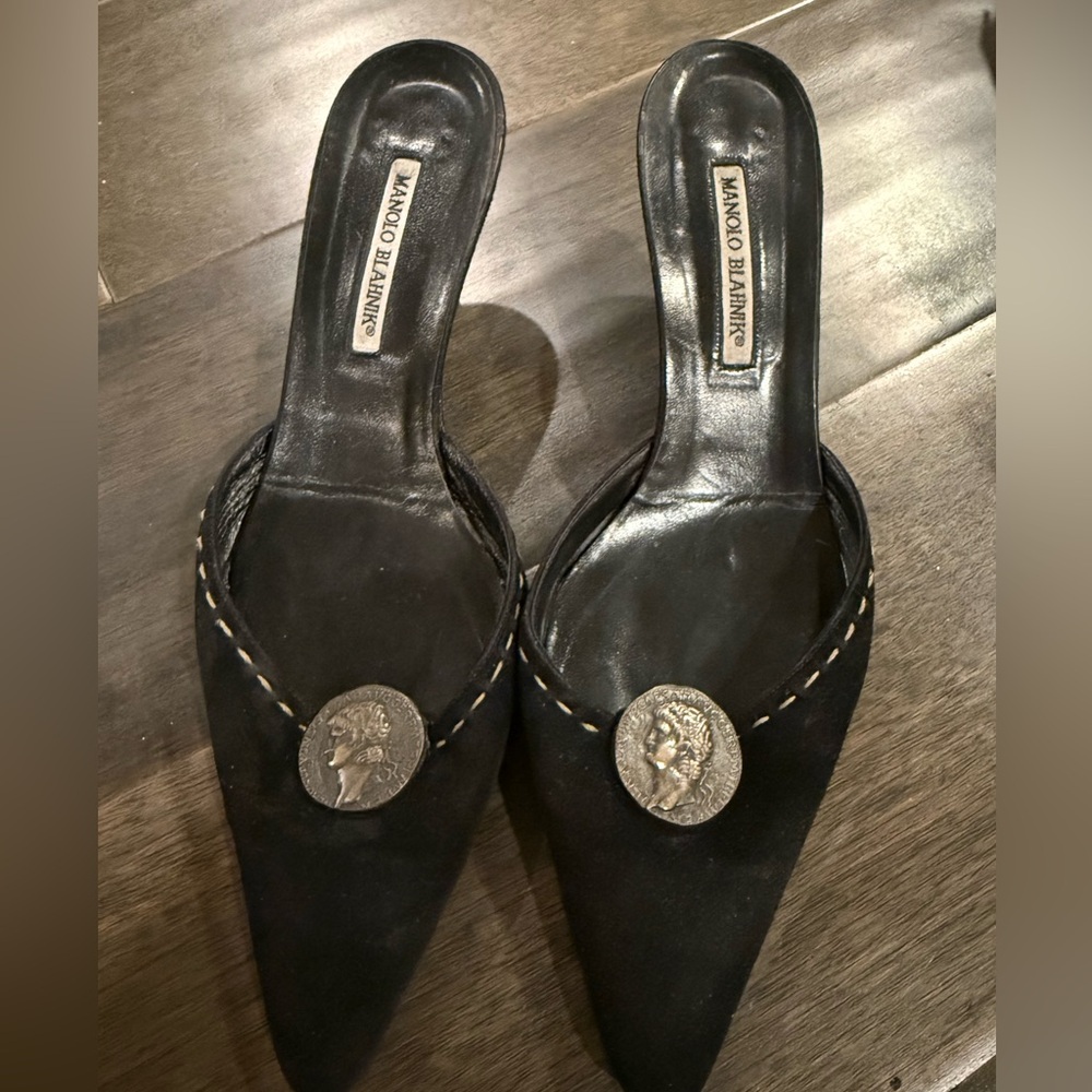 100% AUTHENTIC BLACK SUEDE CAESAR COIN MANOLO BLAHNIK HEELS SIZE 42